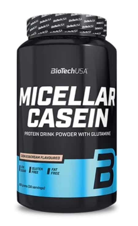 אבקת חלבון קזאין מיצלרי Micellar Casein של BioTechUSA – קופסה שחורה עם 908 גרם, 73% חלבון, ספיגה איטית לפני שינה.